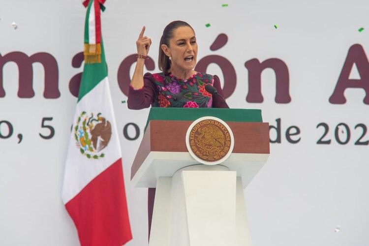 La presidenta Claudia Sheinbaum desde el Zócalo capitalino.