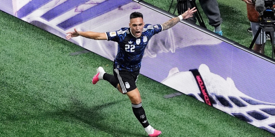 Lautaro Martínez celebrando su gol ante Inglaterra.