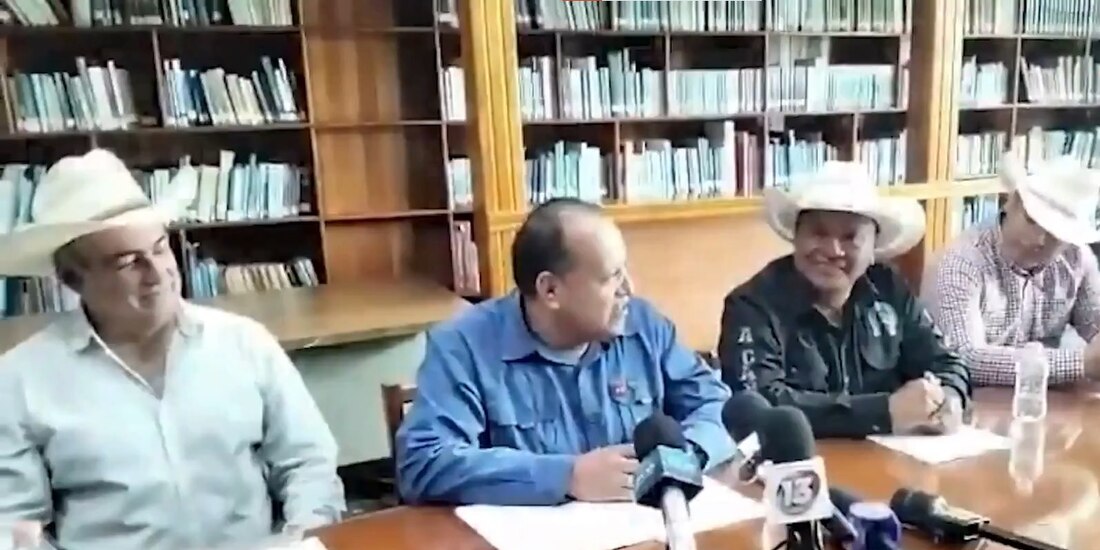 Al centro de la imagen el diputado Martín Palacios.