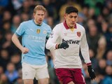 Edson Álvarez, del West Ham, en el partido de la Premier League ante el Manchester City