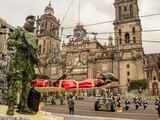Preparativos de para militar en el Zócalo