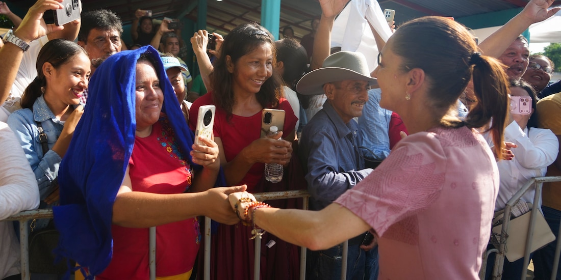 Presidenta Claudia Sheinbaum Pardo convive con habitantes de Pijijiapan, Chiapas.