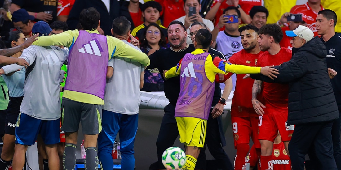 Antonio Mohamed se fue contra el cuerpo técnico del América.
