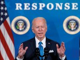 El mandatario Joe Biden ofrece conferencia por la compra de nuevas dosis, ayer.