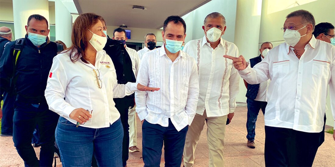 Rocío Nahle, Arturo Herrera y Adán Augusto López, en Villahermosa.
