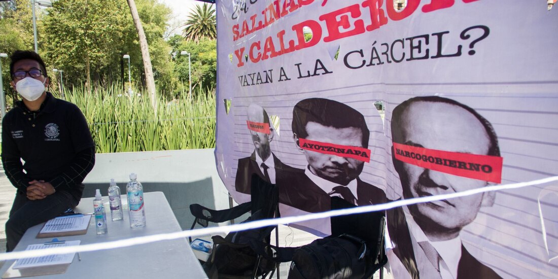 En la explanada de Bellas Artes hubo una mesa receptora de firmas.