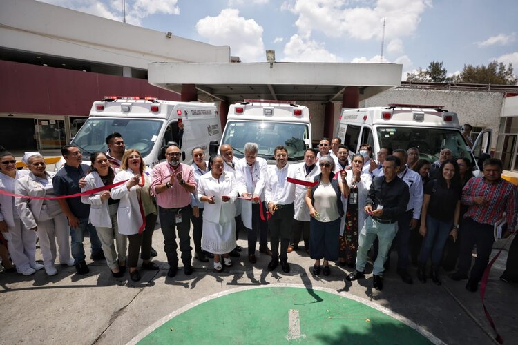 Martí Batres dio banderazo de salida a tres nuevas ambulancias del Hospital General “José María Morelos y Pavón”.