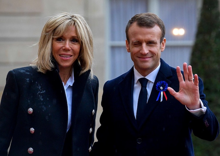 Emmanuel Macron y su esposa Brigitte Macron.