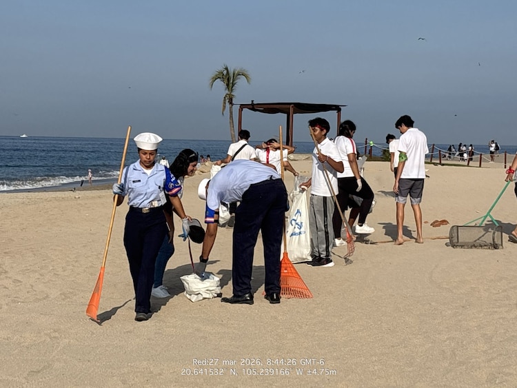 Siguen labores de limpieza de playas afectadas por derrame de hidrocarburo.