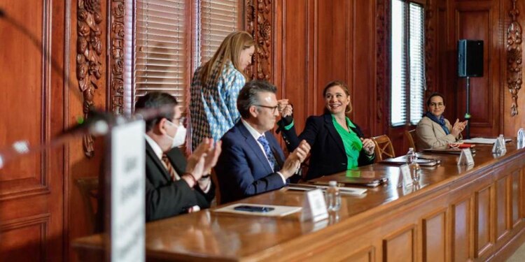 La intención es capacitar a un millón de jóvenes mexicanos, estudiantes de las distintas universidades del país.