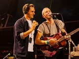 Roger Federer junto a Chris Martin en el concierto de Coldplay en Roma