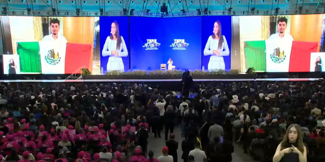 Tere Jiménez, gobernadora de Aguascalientes, da mensaje por su Cuarto Informe de Gobierno.