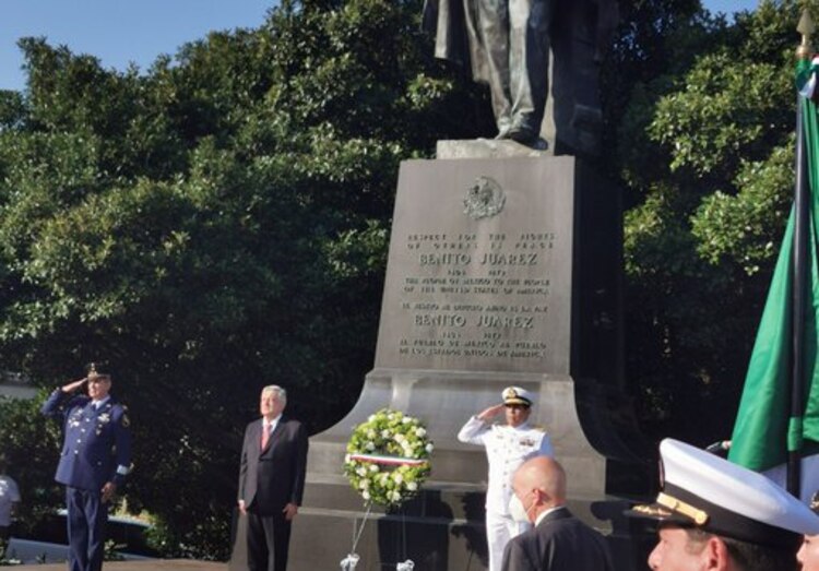 Visita de AMLO a monumento a Juárez en EU.