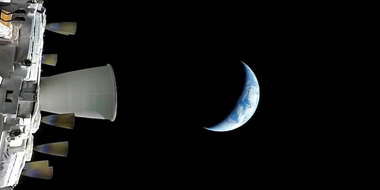 Tripulantes de Artemis II logran maniobra y van de camino a la luna