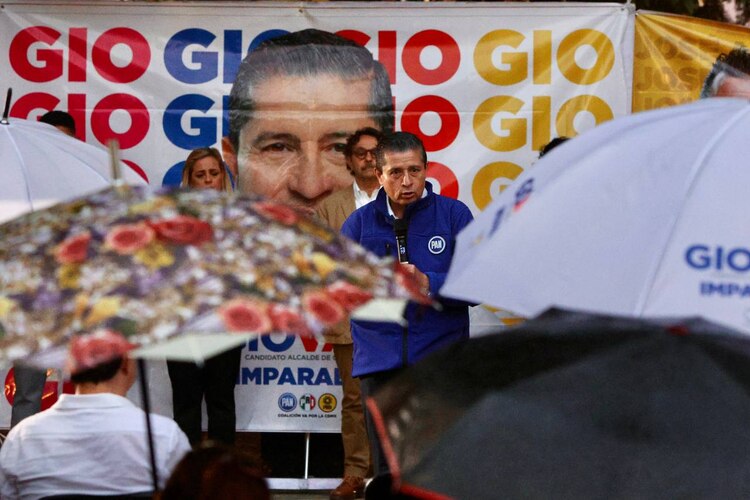 Gutiérrez Aguilar se reunió con vecinas y vecinos de Los Olivos, en la zona de Coapa.