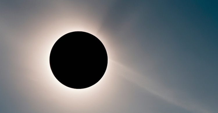Imagen ilustrativa de un eclipse solar
