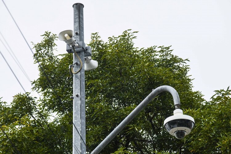 Altavoces por los que suena la alerta sísmica