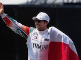 Checo Pérez saluda a la afición durante el Show Run de Cadillac en Reforma, el 28 de octubre.