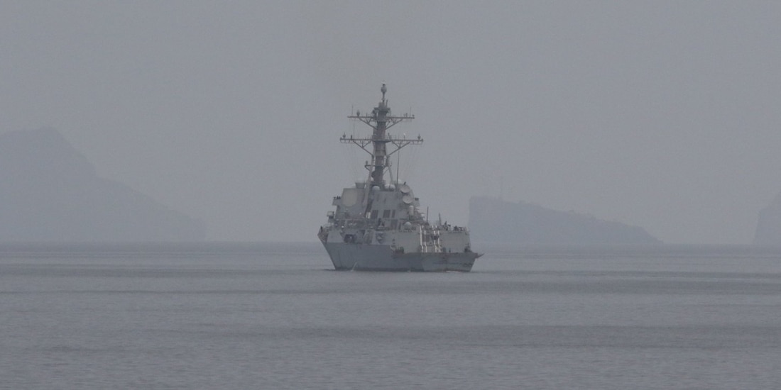 Aspecto de un buque estadounidense, presumiblemente cerca del Estrecho de Ormuz.