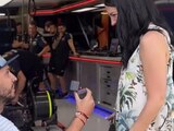 Hombre pide matrimonio en el box de Red Bull durante la clasificación del GP de España F1
