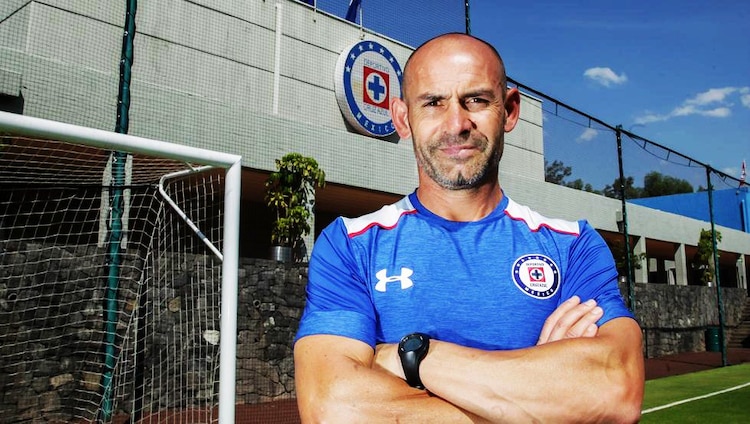 Paco Jémez en su tiempo como DT de Cruz Azul