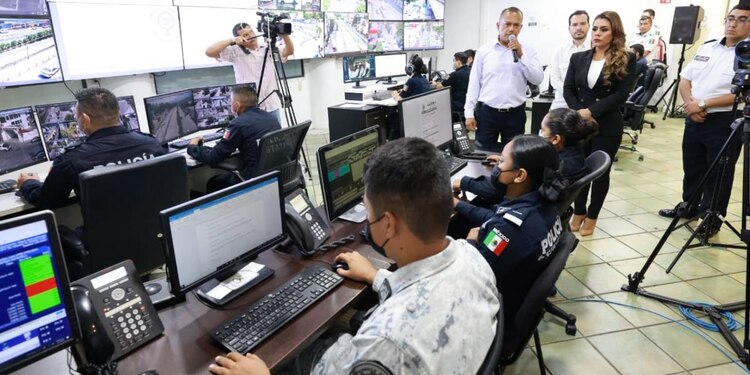 "Nuestro compromiso con las mujeres hoy está más firme que nunca", dijo la gobernadora Evelyn Salgado.
