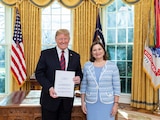 La embajadora Martha Bárcena, al presentar sus cartas credenciales al presidente de Estados Unidos, Donald Trump, el 15 de enero de 2019.
