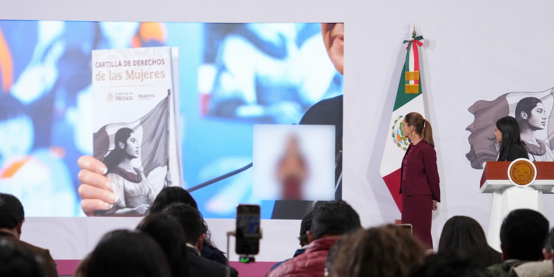 La Presidenta Claudia Sheinbaum pardo este jueves en Palacio Nacional.