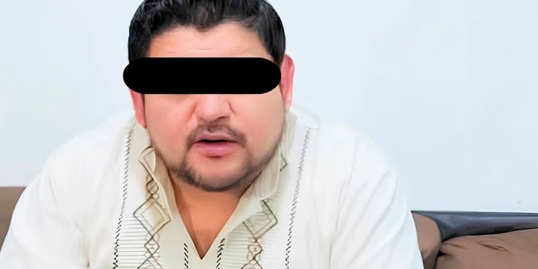 Gabriel Zapata es licenciado en Derecho y ejercía como docente, desempeñándose previamente como director de la Escuela Primaria Pedro José Méndez en Tampico, Tamaulipas.
