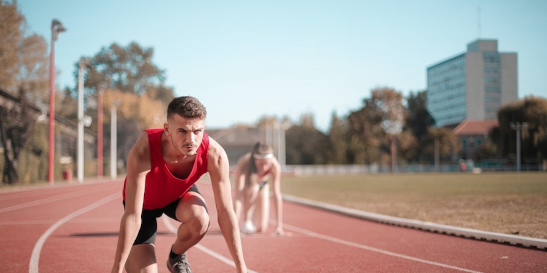 Cuenta con un entrenador de fitness animado integrado para siete modos.