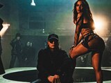 Anitta le hace sensual baile a Peso Pluma y así reaccionó él