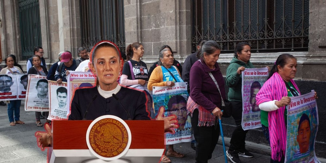 Claudia Sheinbaum recibe a padres de los 43 de Ayotzinapa