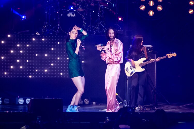 Esteman y Francisca Valenzuela cantando "Aquí estoy yo"