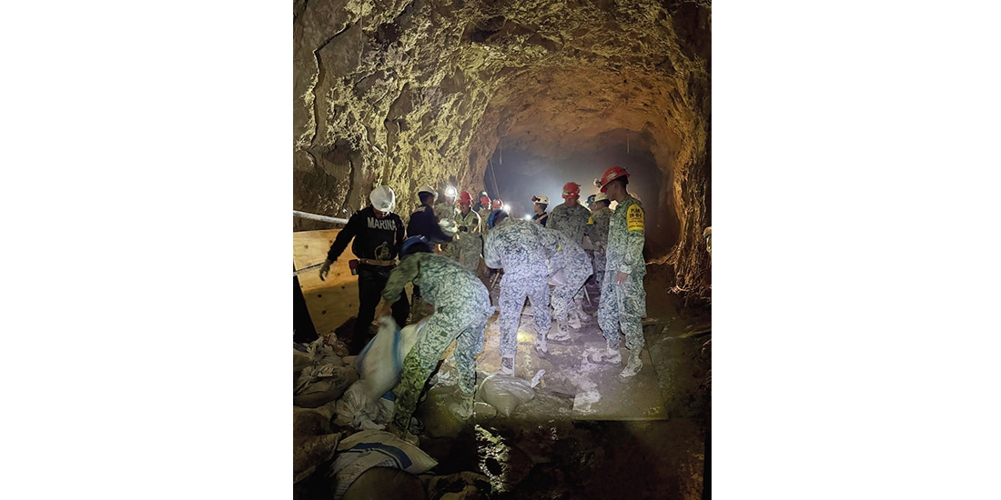 El 30 de marzo fue extraído con vida el primero de cuatro mineros atrapados.