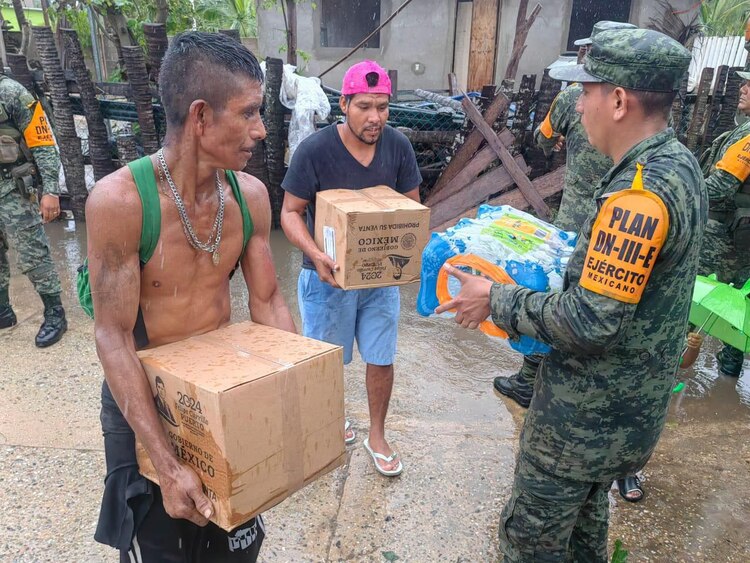 AMLO afirma que siguen labores de rescate en Acapulco.
