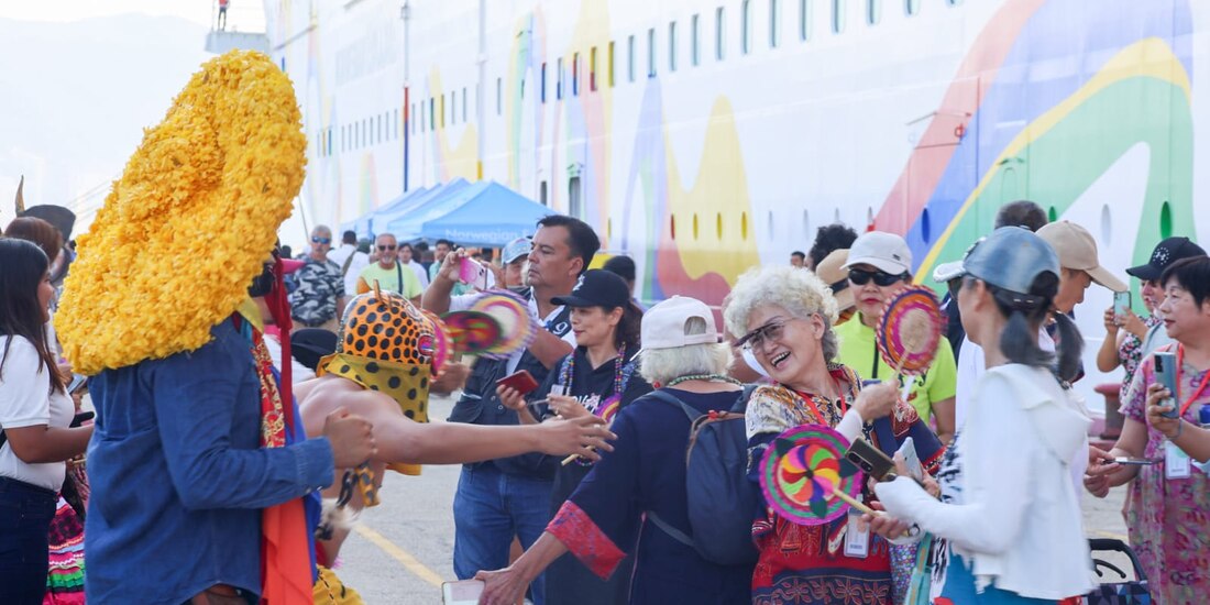 El Norwegian Encore inicia la temporada de cruceros en Acapulco, destacando la unión del sector turístico del Pacífico.
