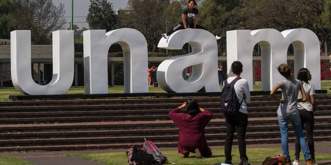 Letrero de la Universidad Nacional Autónoma de México