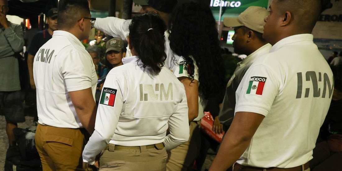 Algunos agentes del INM