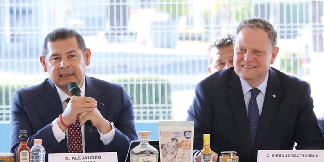 EL GOBERNADOR Alejandro Armenta
(izq.) con Enrique Beltranena, ayer.