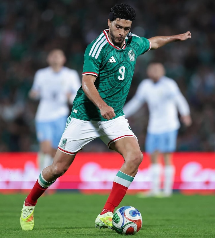 Raúl Jiménez con la Selección Mexicana