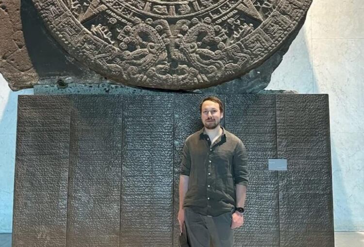 Durante su visita, el director recorrió el Museo Nacional de Antropología y la Casa Azul. Además comió chapulines y tomó agua de coco