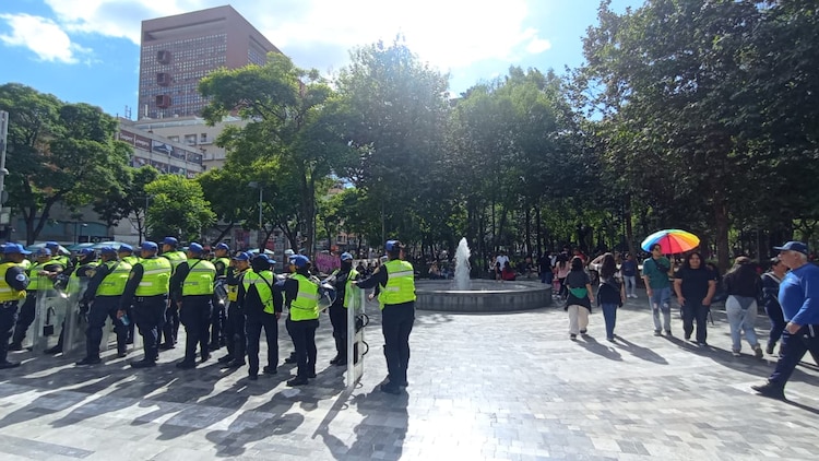 Operativo de reordenamiento del comercio ambulante en la Alameda Central.