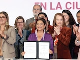 LA JEFA de Gobierno, ayer, con legisladores