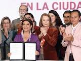 LA JEFA de Gobierno, ayer, con legisladores