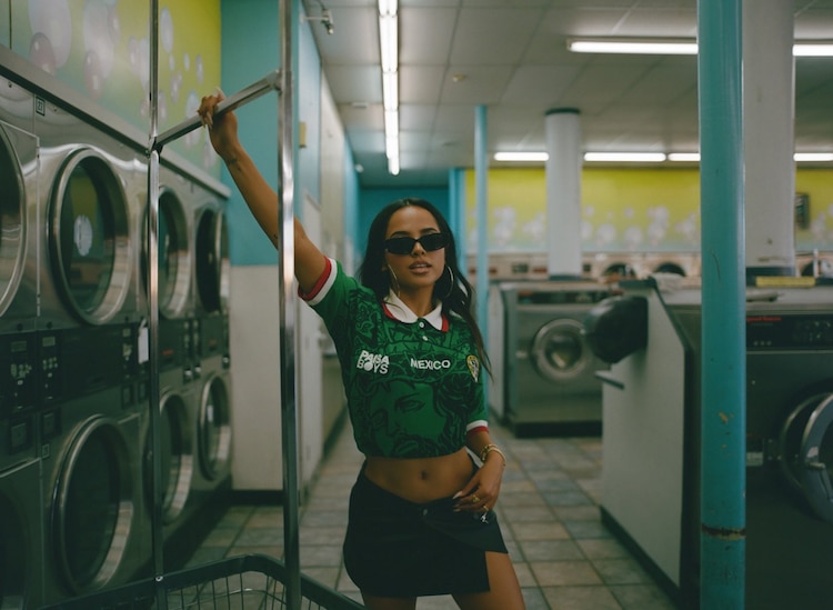 Becky G con la playera de la Selección Mexicana