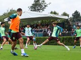 Jugadores de México entrenan previo al duelo con el Valencia