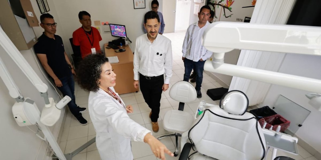 El director general del ISSSTE, Martí Batres, llevó a cabo inspecciones sorpresivas en las farmacias de la región poblana.