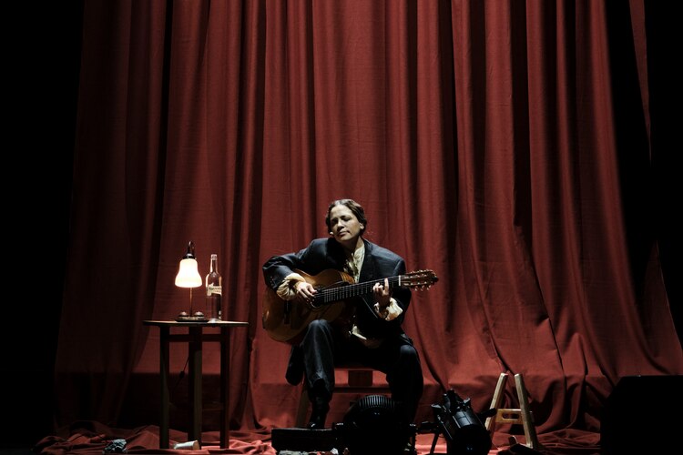 La artista tuvo varios cambios de vestuario durante el concierto en el Teatro Metropólitan, anoche.