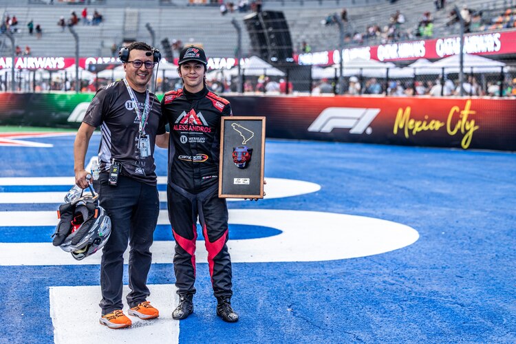 Helio Meza ganó la primera de dos carreras de FIA NACAM Fórmula 4 en el marco del Gran Premio de México de F1.