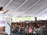 Claudia Sheinbaum encabeza el recorrido Honestidad y Resultados en la Explanada de los Héroes, Monterrey.